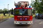 Mercedes Benz Econic 2633 LL mit Bronto Skylift F34RLX Aufbau (Florian Allessa 97/38) der Werkfeuerwehr Cassella Chemiepark Frankfurt am 02.05.26 beim Tag der offenen T�r der Feuerwehr Frankfurt
