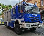 =MB Axor 1829 des THW Ortsverband H�nfeld mit Rosenbauer-Aufbau, ausgestellt beim Tag des Blaulichts in H�nfeld, 06-2026