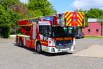 Feuerwehr Neu-Isenburg Mercedes Benz Econic 1830 LL Rosenbauer DLK (Florian Isenburg 1/30-1) am 13.06.26 bei einen Fototermin.