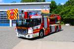Feuerwehr Neu-Isenburg Mercedes Benz Econic 1830 LL Rosenbauer DLK (Florian Isenburg 1/30-1) am 13.06.26 bei einen Fototermin.
