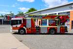 Feuerwehr Neu-Isenburg Mercedes Benz Econic 1830 LL Rosenbauer DLK (Florian Isenburg 1/30-1) am 13.06.26 bei einen Fototermin.