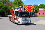 Feuerwehr Neu-Isenburg Mercedes Benz Econic 1830 LL Rosenbauer DLK (Florian Isenburg 1/30-2) am 13.06.26 bei einen Fototermin.
