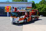 Feuerwehr Neu-Isenburg Mercedes Benz Econic 1830 LL Rosenbauer DLK (Florian Isenburg 1/30-2) am 13.06.26 bei einen Fototermin.
