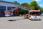 Feuerwehr Neu-Isenburg Mercedes Benz Econic 1830 LL Rosenbauer DLK (Florian Isenburg 1/30-2) am 13.06.26 bei einen Fototermin.