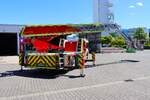 Feuerwehr Neu-Isenburg Mercedes Benz Econic 1830 LL Rosenbauer DLK (Florian Isenburg 1/30-2) am 13.06.26 bei einen Fototermin.