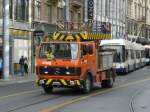 TPG - Mercedes Automatic Fahrleitungswagen unterwegs in der Stadt Genf am 09.05.2014