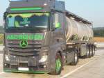 Neuer Actros der Firma A&D Benten abgestellt auf dem Parkplatz 
