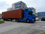 ACTROS-1843 transportiert einen 40Fuß-Container; 220701