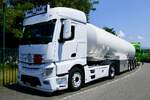 Ein MB Actros Tanksattelzug von Fuel Taxi Thun am 27.6.26 beim Trucker Festival Interlaken.