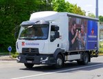 Renault Getränkelaster unterwegs in der Stadt Lausanne am 10.05.2016