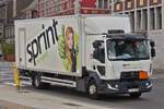 Renault Lkw mit Kastenaufbau, unterwegs in L�ttich.