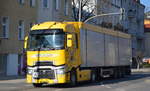 Kosse & Söhne Transport GmbH mit toller RENAULT Trucks Zugmaschine als Sattelzug am 01.03.21 Berlin Karlshorst.