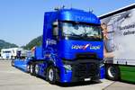 Ein Renault mit Tieflader von Leiser & Loosli am 27.6.26 beim Trucker Festival Interlaken.