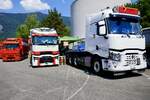 Ein Renault Sattelzug und weitere Renault von Flury am 27.6.26 beim Trucker Festival Interlaken.