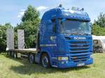 =Scania R 410 als Traktortransporter, gesehen bei der Traktorenaustellung der Fendt-Freunde Bad Bocklet im Juni 2019