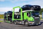 =Scania-Autotransporter steht im Juli 2021 auf einem Rastplatz an der A 7