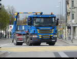 Scania Muldentransporter unterweg in der Stadt Solothurn am 19.04.2023