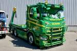 Ein Scania mit Containeraufbau von Peter Schmid am 9.5.26 beim Cholehof Truck Treffen in Brugg.