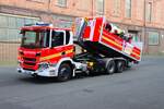 VW Werkfeuerwehr Baunatal Scania 420P WLF (Florian VW 01/66-2) mit AB-Pritsche und Magirus Aircore LUF am 18.04.26 beim Blaulichttag in Henschel Museum Kassel
