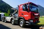 Ein Scania mit Abrollcontainer von Vonplon am 27.6.26 beim Trucker Festival Interlaken.