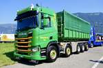 Ein Scania mit Abrollcontainer von Isenschmid AG am 27.6.26 beim Trucker Festival Interlaken.