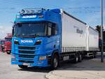 =Scania R 500-Hängerzug der Spedition SCHARF rastet im Juli 2022 an der A 3