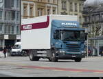 Scania mit Kastenaufbau unterwegs in der Stadt Solothurn am 30.04.2023