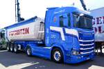 Ein Scania Kippersattelzug von Inderbitzin am 27.6.26 beim Trucker Festival Interlaken.