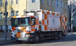 Berlin Recycling GmbH mit einem SCANIA P 320 Müllentsorgungsfahrzeug am 01.03.21 Berlin Karlshorst.