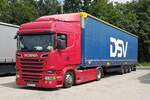 =Scania steht mit einem Auflieger von DSV auf dem Rasthof Fulda-Nord, 07-2021