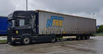 =Scania-Sattelzug mit einem Sattelauflieger von NTEC, 09-2022
