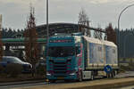 Scania Sattelzug aus den Niederlanden, mit Containern von ASML beladen, gesehen im Norden von Luxemburg.