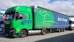 =Scania-Sattelzug der JOST-Group rastet an der Hundrückhöhenstrasse im April 2023