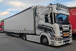 =Scania R450-Sattelzug der Spedition FARLETA, 09-2025