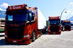 Ein Scania Sattelzug und zwei weitere Scania von R Trans am 27.6.26 beim Trucker Festival Interlaken.