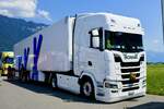 Ein Scania Sattelzug von FruchtXpress am 27.6.26 beim Trucker Festival Interlaken.