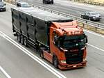 Ein Scania Sattelzug von R-Trans am 16.7.26 bei Grauholz.