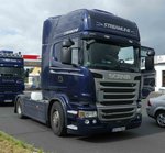 Scania R 450 bekommt eine Innenreinigung am Autohof Fulda Nord im Juni 2016