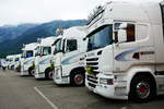 Scania und Volvos von Krummen Kerzers am 26.6.16 beim Trucker Festival Interlaken.