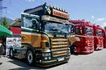 Die Scania Zugmaschine von Trucker Sigi, der bei der Serie Asphalt Cowboys mitspielt, am 20.6.26 bei der L�ndle Truckshow.