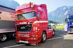 Eine Scania Zugmaschine von Schmidi am 27.6.26 beim Trucker Festival Interlaken.