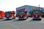 Feuerwehr Rodgau MAN TGM KLAF und Scania P320 HLF20 Mitte und Süd am 08.06.23 beim Tag der offenen Tür feierlich geschmückt für die Fahrzeugübergabe