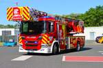 Feuerwehr Hanau Mitte Scania P280 Magirus M32 L-AT (DLK)A (Florian Hanau 1-30-2) am 07.06.26 beim Ende vom Tag der offenen T�r.