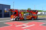 Feuerwehr Hanau Mitte Scania P280 Magirus M32 L-AT (DLK)A (Florian Hanau 1-30-2) am 07.06.26 beim Ende vom Tag der offenen T�r.