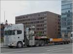 Scania Sattelzug mit Schwerlastauflieger fotografiert am 19.09.2013.