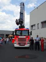 Scania TLF der Werksfeuerwehr Industriepark Hanau Wolfgang von vorne am 01.06.14 beim Tag der Offenen Tür der Feuerwehr Hanau Mitte