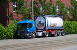 Scania P410 mit Tankcontainer am 16.07.26 in Ludwigshafen 