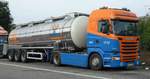 =Scania-Tanksattelzug von TROLL-Transport rastet an der A 7 im Oktober 2020