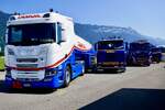 Ein Scania Tanksattelzug und weitere LKW von Fl�tsch Transporte am 27.6.26 beim Trucker Festival Interlaken.