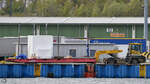 Eine Terminalzugmaschine von Terberg ist hier mit einem leeren Anhänger am Travemünder Hafenkai zu sehen.